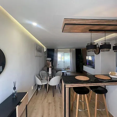 Apartamento Yanis Apartment *