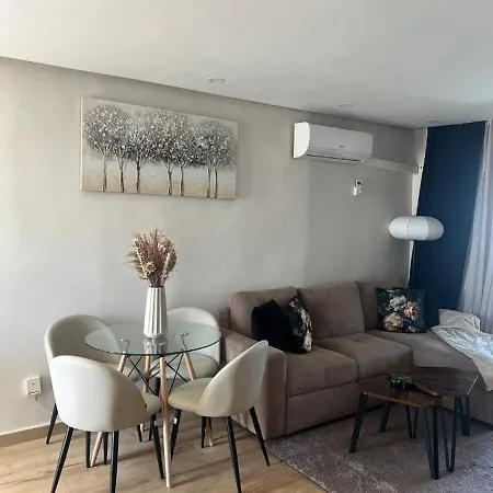 Apartamento Yanis Apartment *